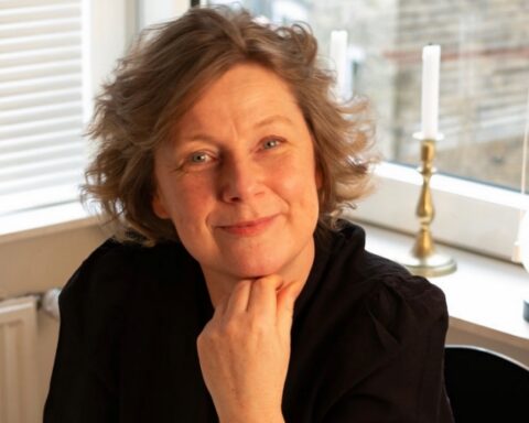 Hos Cæcilie Lassen bliver magien virkelig i “Op af jorden”