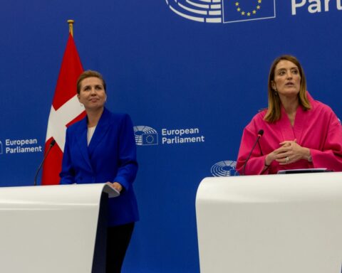 Danmark vil forsvare demokratiet i Europa. Ny rapport rejser tvivl om vores egen kurs