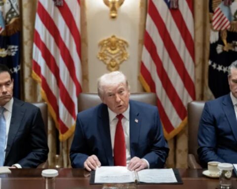 ”Vi kan udradere Iran på en nat” – Trump truer med ragnarok og har gjort Vance klar som mulig diplomatisk syndebuk i Pakistan