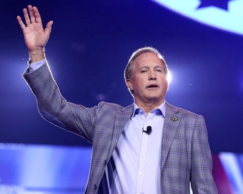Knald eller fald i Texas. MAGA-udfordrer kan koste Republikanerne Senatet