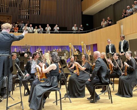 En storslået fejring af musikkens væsen: Mahlers 7. i Musikhuset Århus