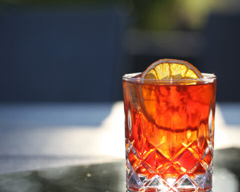 En frisk Negroni til sommerens skønne stråler