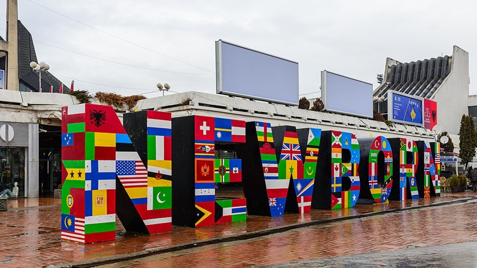 Newborn-monumentet i Pristina, Kosovo
