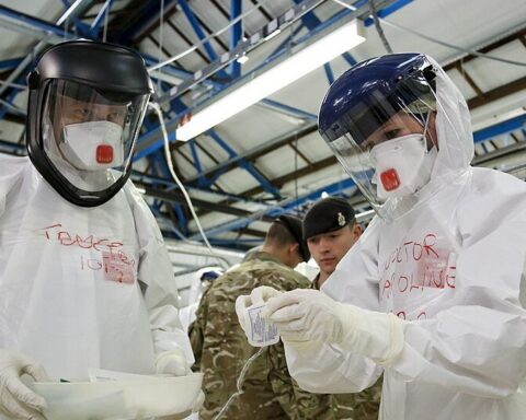 Ebolaudbrud i Congo udløser uro, rejserestriktioner og kritik af USA