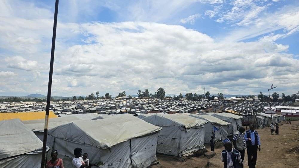 Kigonzi-lejren for internt fordrevne i Bunia idet østlige Congo. Seneste opgørelse fra UNOCHA, FN's kontor for koordinering af humanitær indsats, viser, at 980000 mennesker er fordrevet fra deres hjem, alene i provinsen Bunia. Foto: WHO