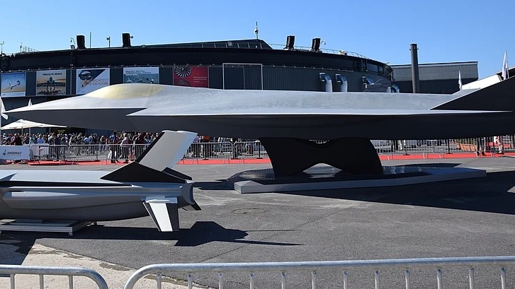 Model af det nye kampfly, fra det fælles tysk-franske projekt Future Combat Air System (FCAS) ved Paris Air Show 2019. Foto: WikiMedia Commons