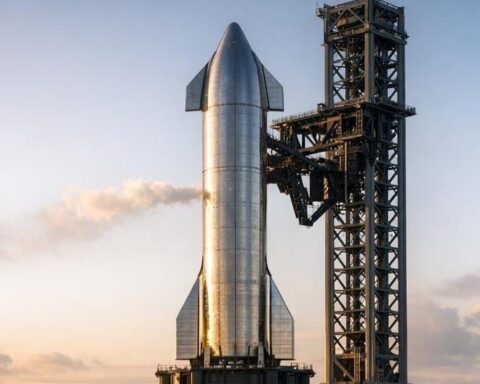 Historisk børsnotering kan gøre Musk til verdens første trilliardær, men eksperter er skeptiske