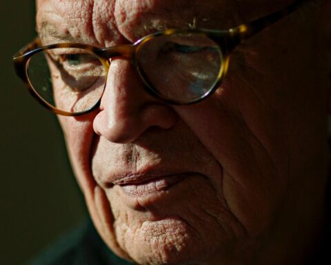 95-årige Niels Barfoed skriver fjerlet og får sproget til at svæve i ny erindringsbog