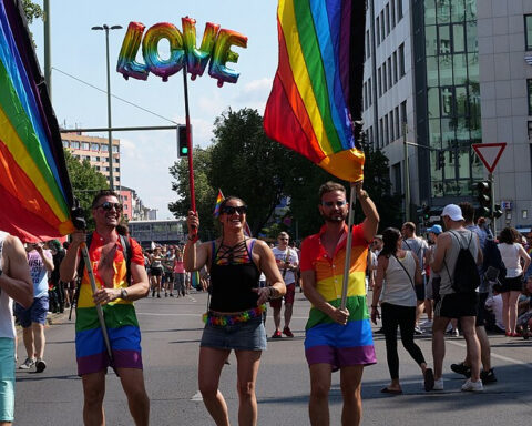 Tysk politi har dræbt formodet gerningsmand. Uklart om flere deltog i angreb på Berlins Pride