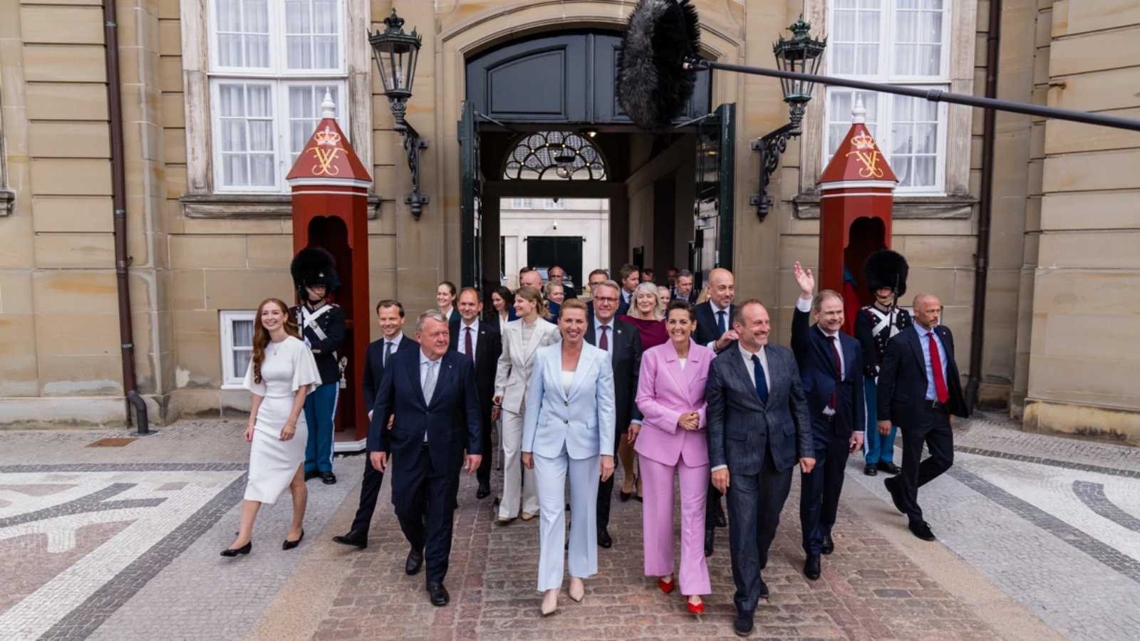 Den nye firkløverregering har brug for at komme godt fra start, men oppositionen har allerede signaleret en hård linje, skriver Bjarke Larsen i sin analyse af det politiske efter. Foto: Adam Rieper/Statsministeriet