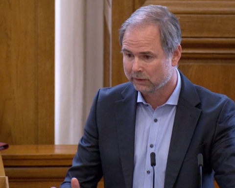 Blå blok angriber regeringen i hasteindkaldt debat om udlændingepolitikken