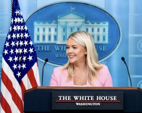 Hvem kan afløse Karoline Leavitt – og kan Trumps skarpe talerør overhovedet erstattes?