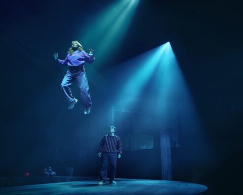 “Olivia og skyggedansernes hemmelighed”: Poppet magimusical med dybde