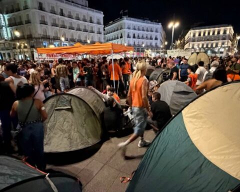 Maricarmen kan vende hjem, men boligprotesterne fortsætter i Spanien
