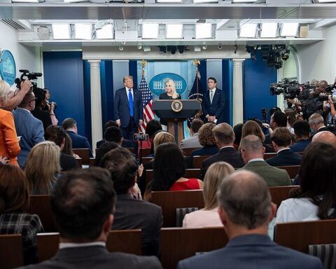 Trump tabte kampen om tv-billederne efter kaotisk strid med medierne