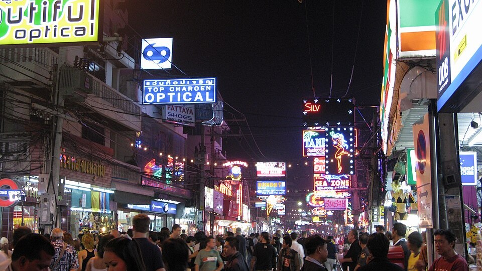 Walking Street at night. Pattaya, Chonburi, Thailand. Русский: Паттайя, Чонбури, Таиланд. Date 19 January 2009, 20:54:44 Source Own work Author Vyacheslav Argenberg