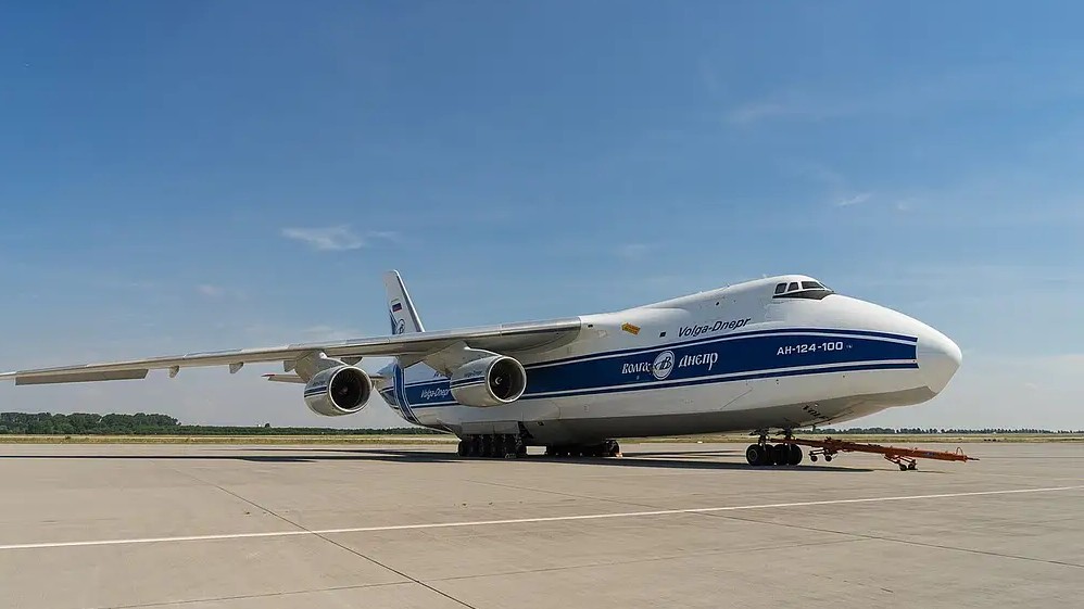 Den 4. august blev en drone med sprængstof fundet i det sikrede område i Leipzig/Halle Lufthavn tæt på ukrainske Antonov-fragtfly. Flyene bruges blandt andet til at transportere militært materiel til Ukraine. Sprængladningen detonerede ikke. Foto: arkiv, via WikiMedia Commons