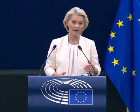 Von der Leyen åbner døren for Canada i tale om et mere uafhængigt Europa